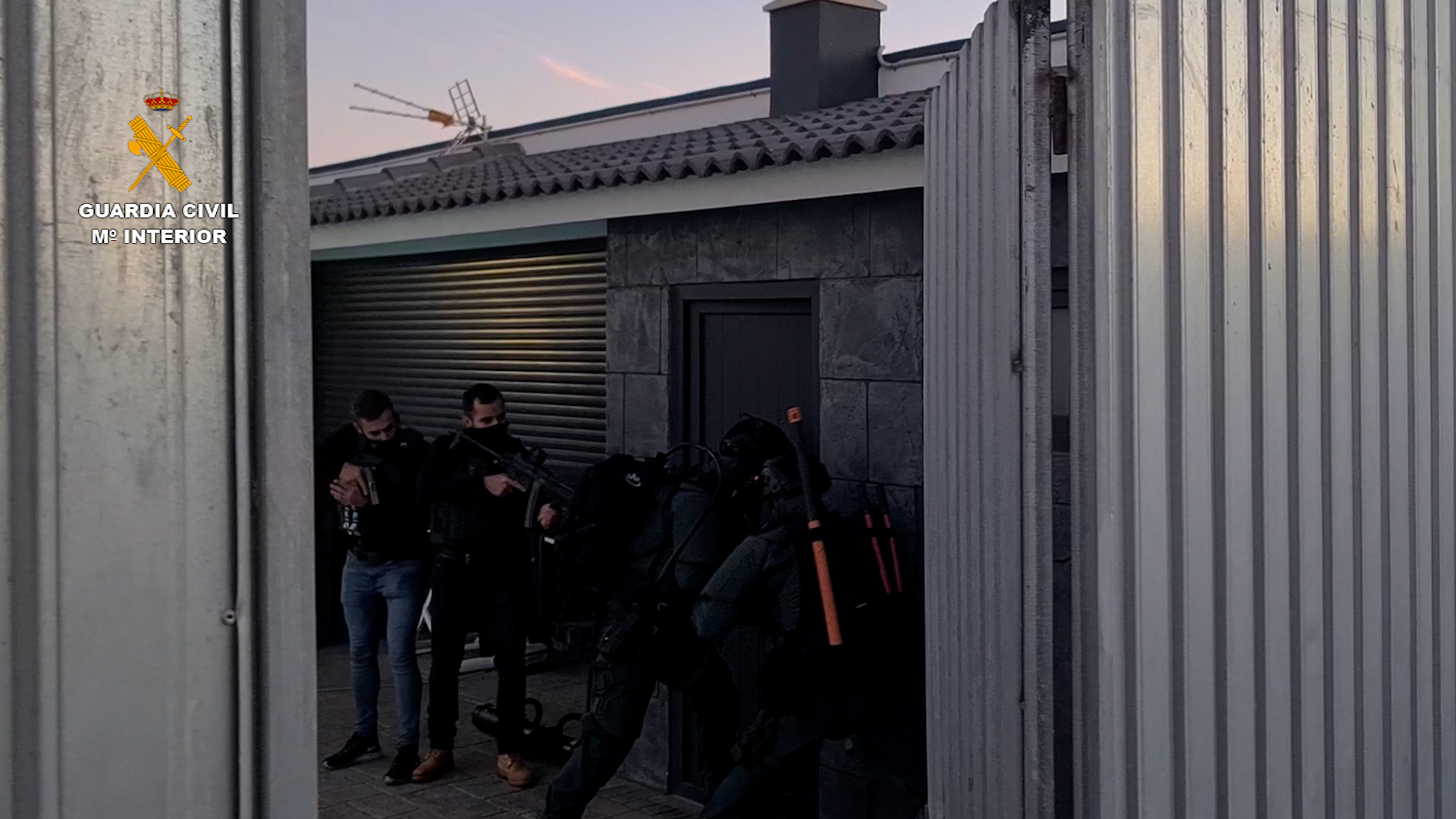 Guardia Civil detains 5 people for money laundering from the drug trafficking of the Titi clan - Vimarsana News