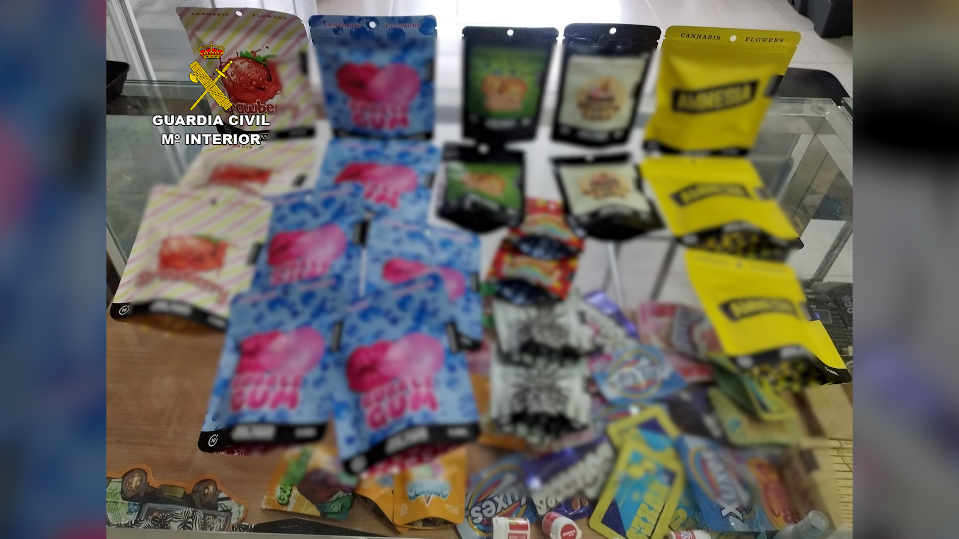 Drug sales gang arrested