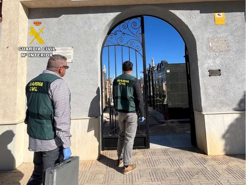 Grave robber arrested