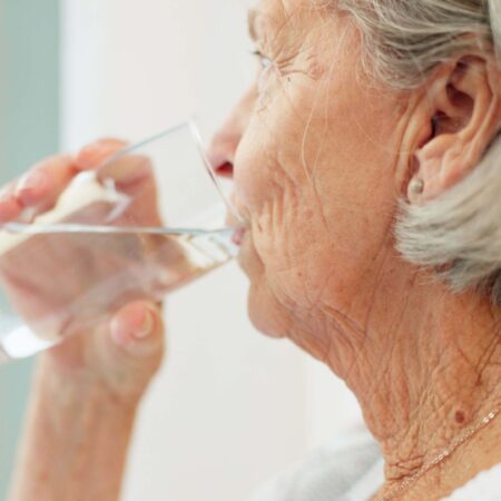 High temperatures pose a significant health challenge for the entire population, but their effects can be particularly serious for people living with Alzheimer’s disease.